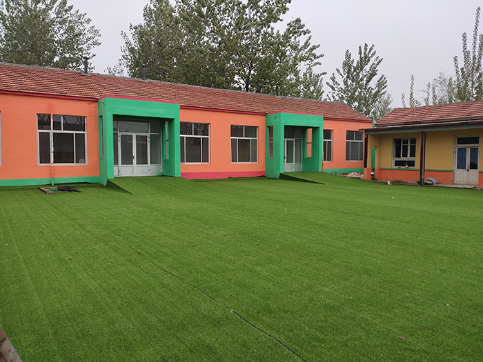 关于人造草坪的维护与保养